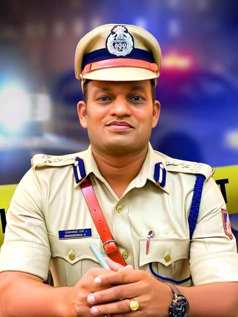 DevarajuHM007's tweet photo. "Heartfelt congratulations to PSI #Annapurna ma'am , who encountered the man accused of brutally raping and murdering a child in Hubballi, and to the team led by #HubballiPolice-#DharwadPolice #Commissioner Shri N. Shashi Kumar."
#DgpKarnataka https://t.co/bmMfNGAgNr