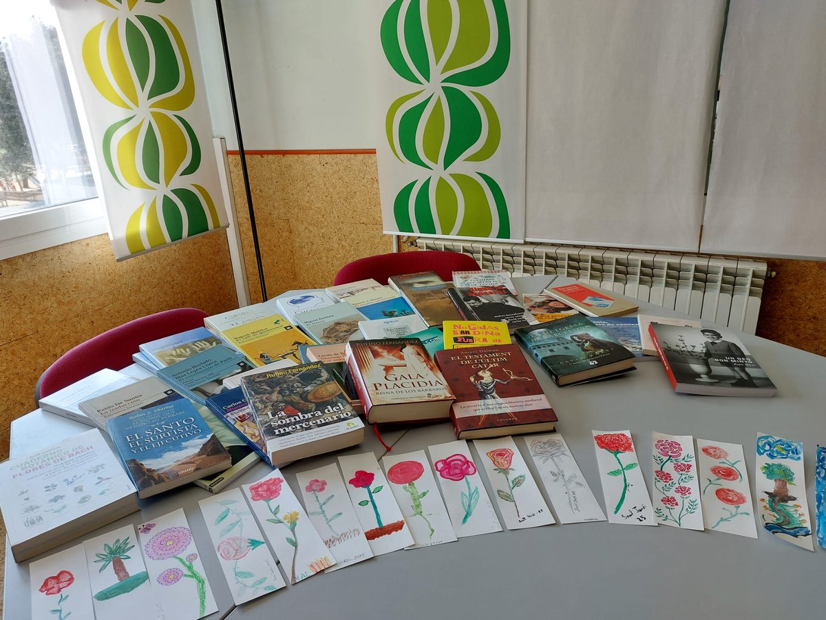creu_roja's tweet image. Dins del #ProjecteHoritzó que promou activitats comunitàries, hem estat fent punts de llibre de Sant Jordi