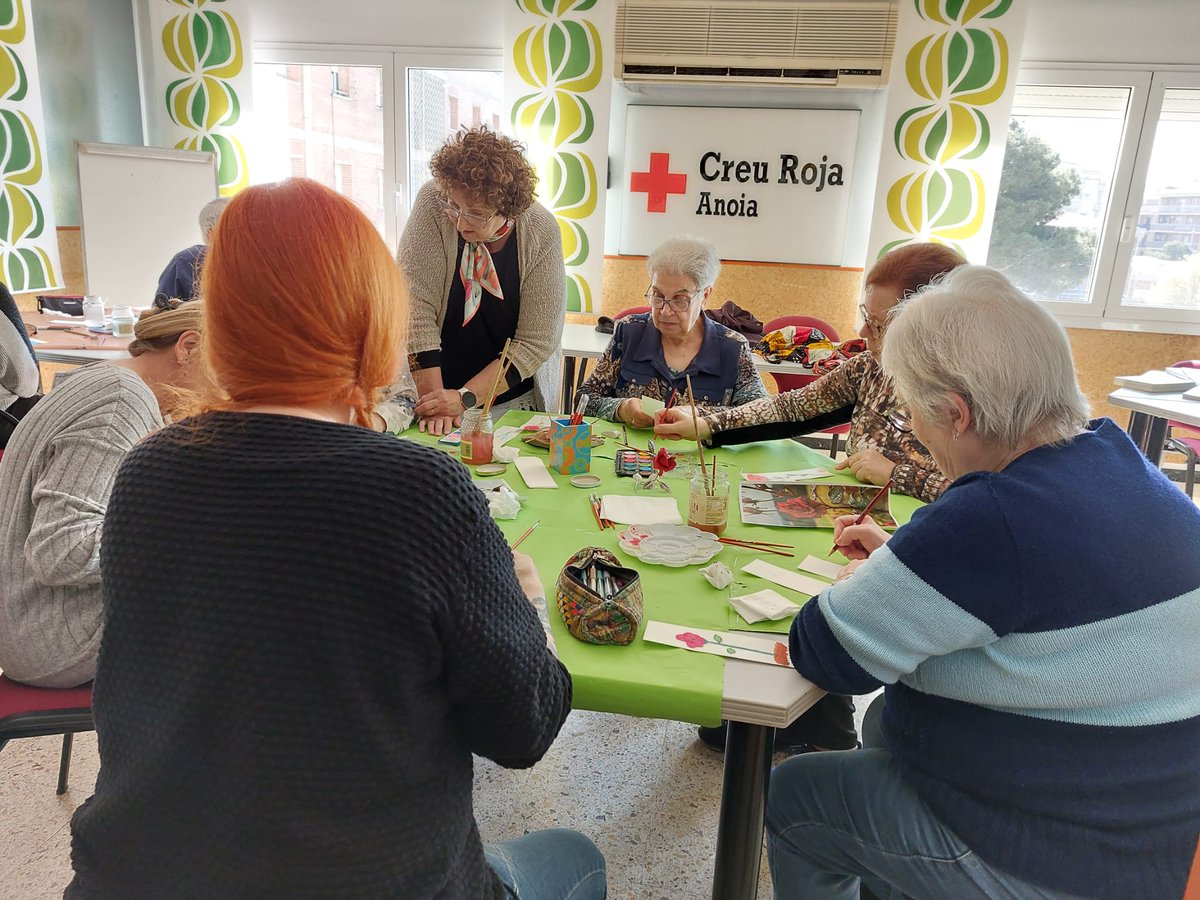 creu_roja's tweet image. Dins del #ProjecteHoritzó que promou activitats comunitàries, hem estat fent punts de llibre de Sant Jordi