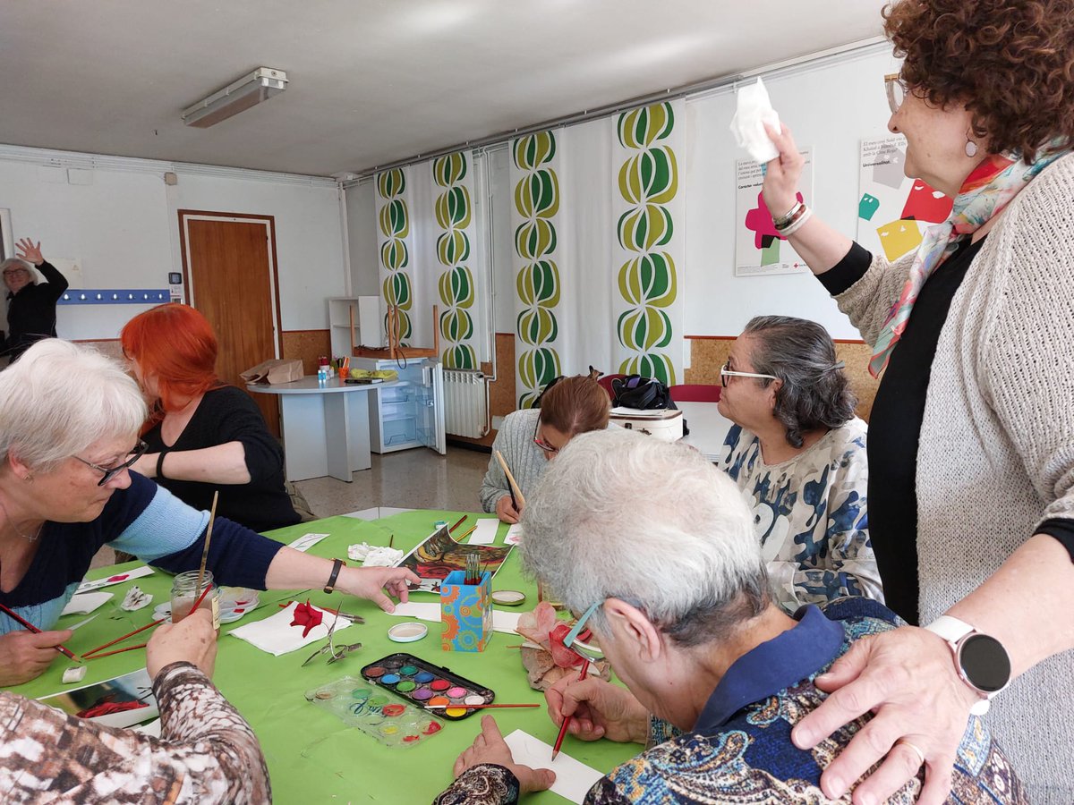 creu_roja's tweet image. Dins del #ProjecteHoritzó que promou activitats comunitàries, hem estat fent punts de llibre de Sant Jordi