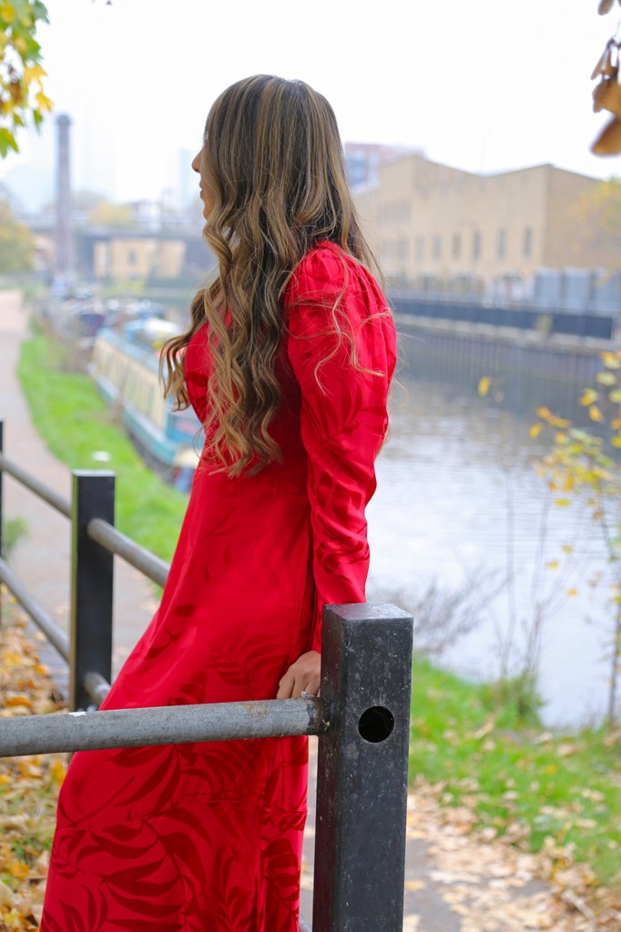 The only ‘walking red flag’ I want to be is in a stunning red dress. 🔥 #ClosetLondon #StatementStyle

l8r.it/1Vnh