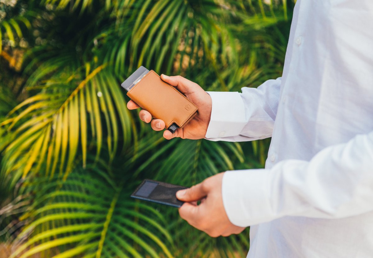 You don’t need to live in a yurt and churn your own butter to live sustainably. 🌍 Start small, stay sane, and make a difference in your own way. Read our tips → ekster.com/blogs/the-jour…