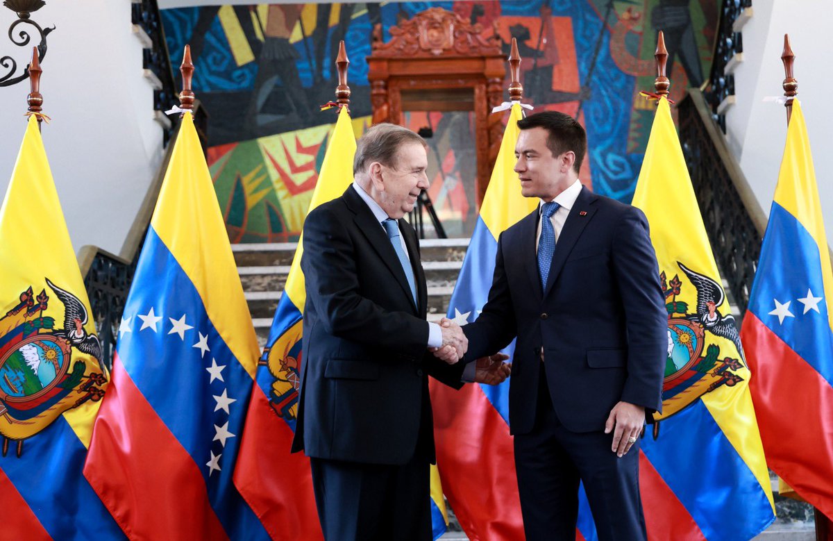 EdmundoGU's tweet photo. Felicidades presidente electo @DanielNoboaOk por su victoria indiscutible. Su elección, producto de un proceso democrático transparente y participativo, es una muestra del compromiso del pueblo ecuatoriano con la institucionalidad y el futuro de su país. 

Le deseo sabiduría y firmeza para continuar conduciendo el destino de los ecuatorianos y de los venezolanos que su país ha acogido.
