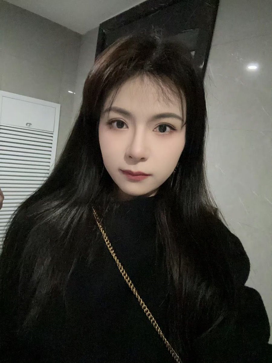 sharkface2024's tweet photo. 性格强硬，话语权重，但眉眼有泪，臀部干瘪，婚后家庭不顺，丈夫难作为。日后易出轨强势男性，奴性绿帽首选。 https://t.co/NrLDsVwnpL