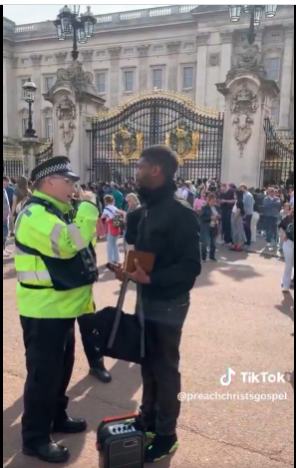 David Atherton (@daveatherton20) on Twitter photo Can I ask <a href="/metpoliceuk/">Metropolitan Police</a> why a Muslim cleric is allowed to blast out an Adhan, a Muslim call to prayer, over Tower Bridge? It is amplified.
Meanwhile a Christian preacher is arrested? Can I ask <a href="/metpoliceuk/">Metropolitan Police</a> why a Muslim cleric is allowed to blast out an Adhan, a Muslim call to prayer, over Tower Bridge? It is amplified.
Meanwhile a Christian preacher is arrested?