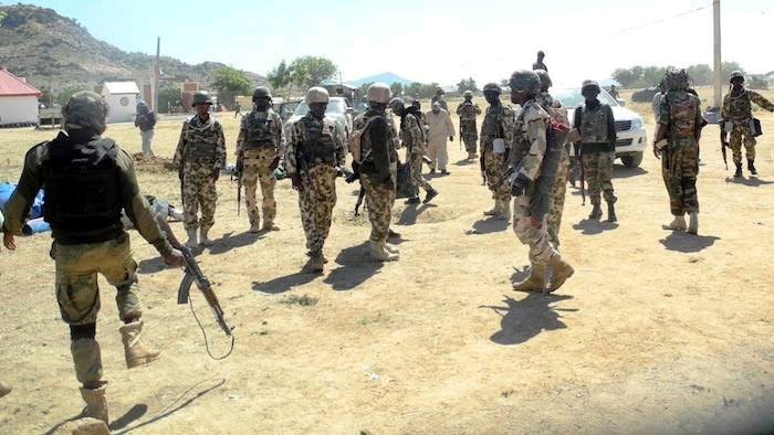 Security_Affair's tweet image. "AUGUST VISIT!" - Nigerian Troops Pay Surprise Visit To Bandits Secret Camp, Wipe Out Hundred Of Bandits Including Their Commander
@HQNigerianArmy @DHQNigeria @NigerianNavy @NigAirForce @PoliceNG
@NGRPresident @officialABAT
#Kastina #fireforfire #Nigeria