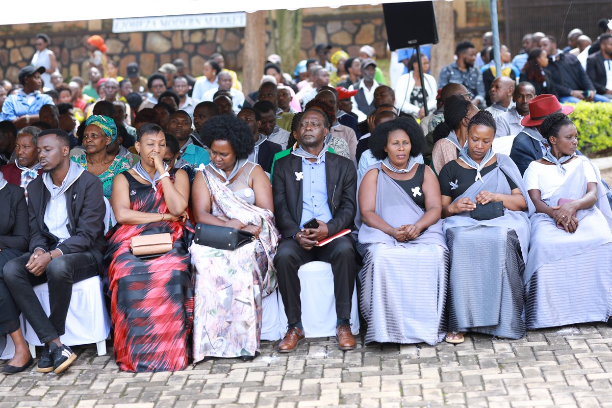 Nyarugenge District (@nyarugenge) on Twitter photo Umuyobozi Nshingwabikorwa Wungirije w'Akarere ka #Nyarugenge Madamu <a href="/UwamahoroGene/">Uwamahoro Genevieve</a> yifatanyije n'abatuye Umurenge wa Gitega, Ubuyobozi bwa IBUKA, Inzego z'Umutekano n'abandi bayobozi n'abafatanyabikorwa mu gikorwa cyo #Kwibuka31
Twibuke, Twiyubaka Umuyobozi Nshingwabikorwa Wungirije w'Akarere ka #Nyarugenge Madamu <a href="/UwamahoroGene/">Uwamahoro Genevieve</a> yifatanyije n'abatuye Umurenge wa Gitega, Ubuyobozi bwa IBUKA, Inzego z'Umutekano n'abandi bayobozi n'abafatanyabikorwa mu gikorwa cyo #Kwibuka31
Twibuke, Twiyubaka