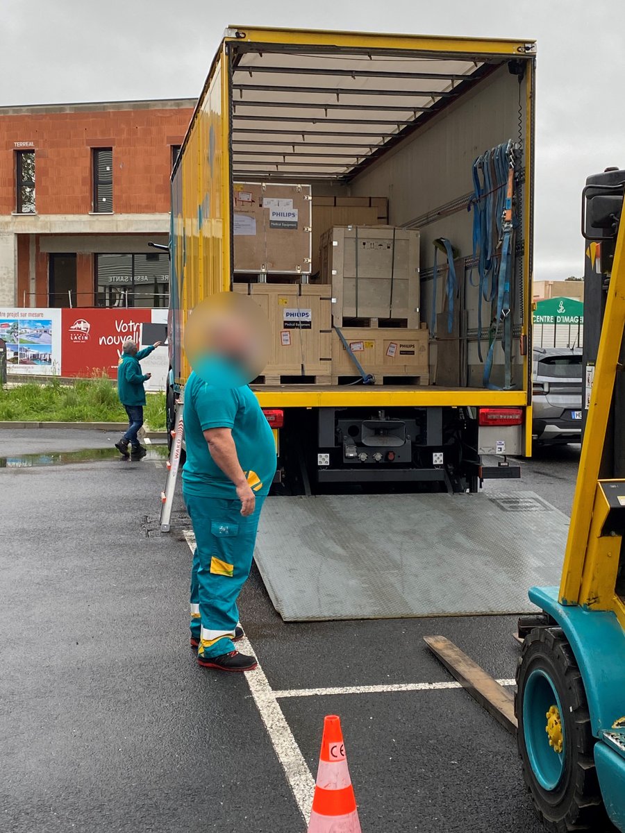 Jean-Marc GAFFARD (@jm_gaffard) on Twitter photo 🚨 Ce matin, le scanner est arrivé au Pôle Santé de Gignac, <a href="/AesioSante/">AÉSIO Santé</a> !
Une étape symbolique et concrète pour améliorer l’accès aux soins dans notre territoire.
📅 Premier patient accueilli le 28 avril.
Bravo aux équipes mobilisées ! 👏
#SantéDeProximité #ImagerieMédicale 🚨 Ce matin, le scanner est arrivé au Pôle Santé de Gignac, <a href="/AesioSante/">AÉSIO Santé</a> !
Une étape symbolique et concrète pour améliorer l’accès aux soins dans notre territoire.
📅 Premier patient accueilli le 28 avril.
Bravo aux équipes mobilisées ! 👏
#SantéDeProximité #ImagerieMédicale