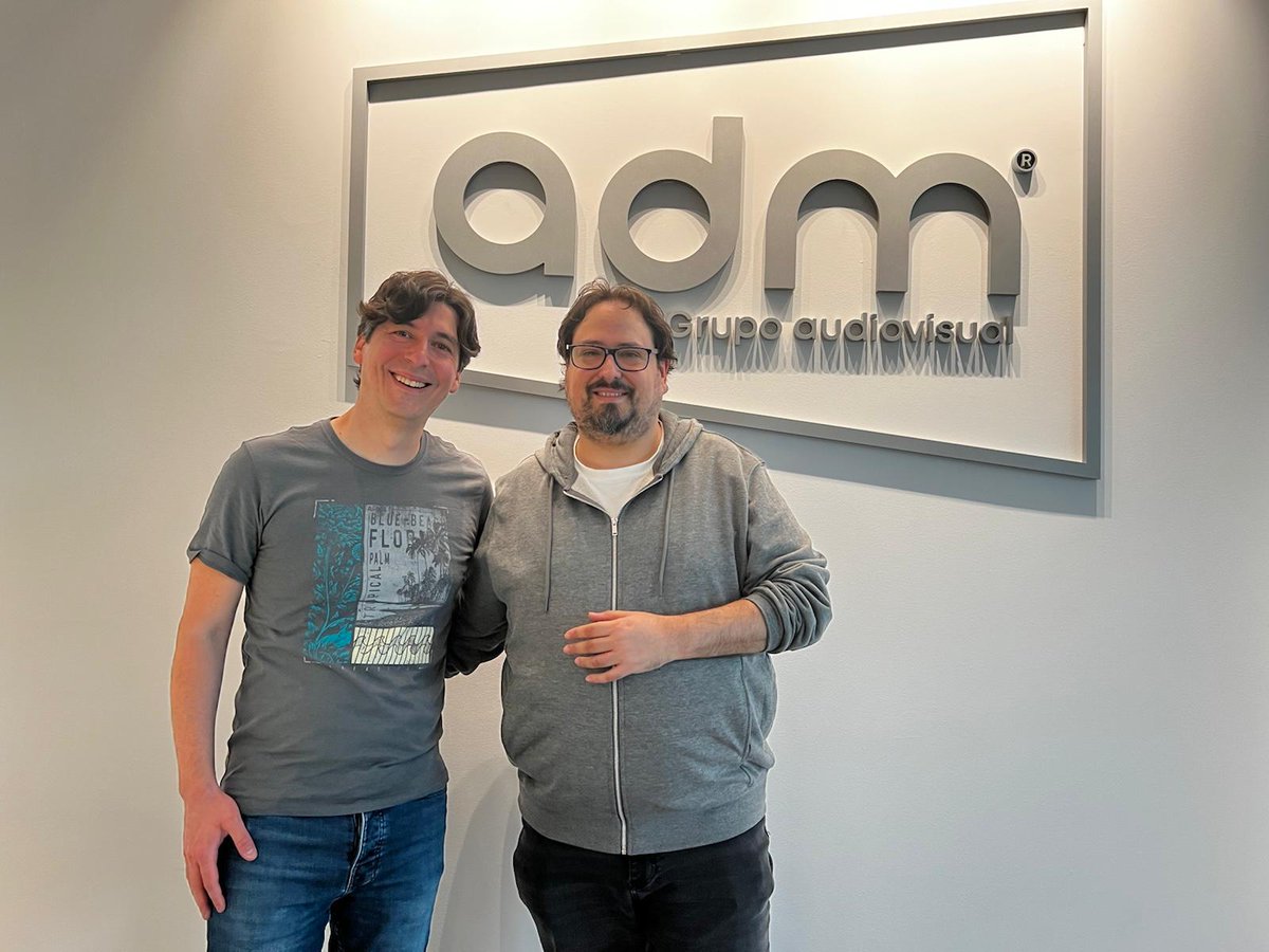 Hemos tenido el placer de recibir en nuestras oficinas a <a href="/FranVillalba_/">Fran Villalba</a>  miembro de la Academia de Cine Europeo, compositor de bandas sonoras y productor musical. Una visita inspiradora de un referente del cine internacional, conocido por obras como 7 Cajas, Peaches y Selva. 🎬✨
