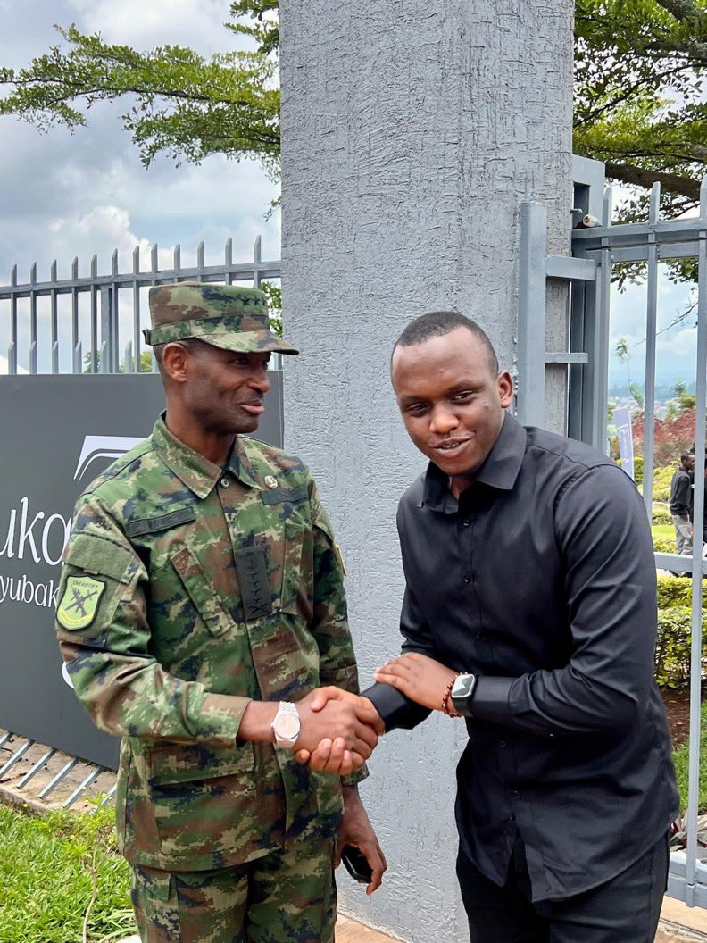 RealDANRwanda's tweet photo. Hari ikindi Gihugu muzi Umusivile (Civil) asaba ifoto Jenerali (General) Agapfa kuyimuha gutyo Gusa ??
FDLR & Wazalendo๐จ๐ฉ iyo babonye Kwizerana Dufitenye ! Bumva barira ๐๐คฃ๐คฃ๐คฃ๐คฃ
@harerimana_tito @CAGUWA_2 @noellashyaka @D_Nzogera
#RODF https://t.co/m3hAZiWFXs