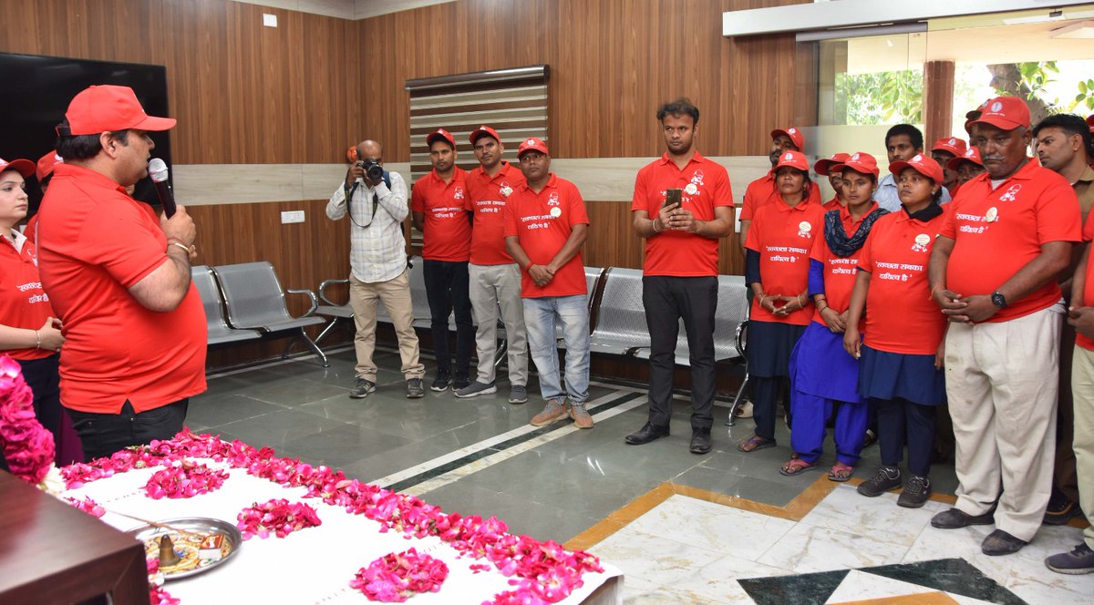 NITRD New Delhi #swachhtapakhwada2025 # Ambedkar Jayanti celebration, flowers were offered and health talk was given by the AMS Dr Pravesh Yadav regarding contribution of Baba Saheb Dr Bhimrao Ambedkar # Distribution of sweets # Sanitation and housekeeping staff were appreciated