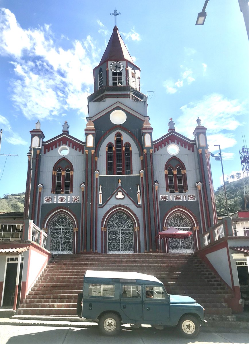 RÍOS DE COLOMBIA 

Bueno, ahora agarremos el río Atrato desde su nacimiento en los límites de Antioquia y Chocó hasta su llegada, ya maduro, a Quibdó, la capital. 

La historia arranca en Carmen de Atrato, un pequeño pueblo cafetero. El Atrato es apenas un riachuelo.

🧵