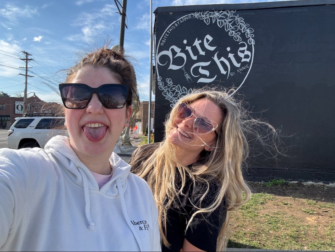 MetalHead_Gypsy's tweet photo. Finally, a bakery to match our dark lil soulsโฆBite This, you put Columbus, OH on the map ๐๐ค๐ผ๐ฉ๐ผโ๐ณ#GothicBakery #BiteThis #ColumbusOhio #Bonnie&Bonnie https://t.co/1KRGg06p8q