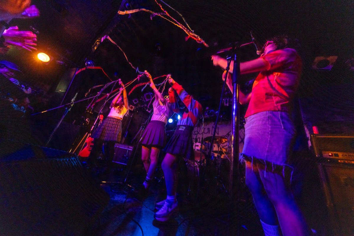 QCP_jp's tweet photo. 2025.4.11 at 新宿Marble🍭

BREAK A SCHOOL
-Peach Kelli Pop Japan Tour 2025-

📸柴田恵理 @shiva_eri

#QUINCAMPOIX
#カンカンポワ
#peachkellipop https://t.co/PmlxmHR8cO