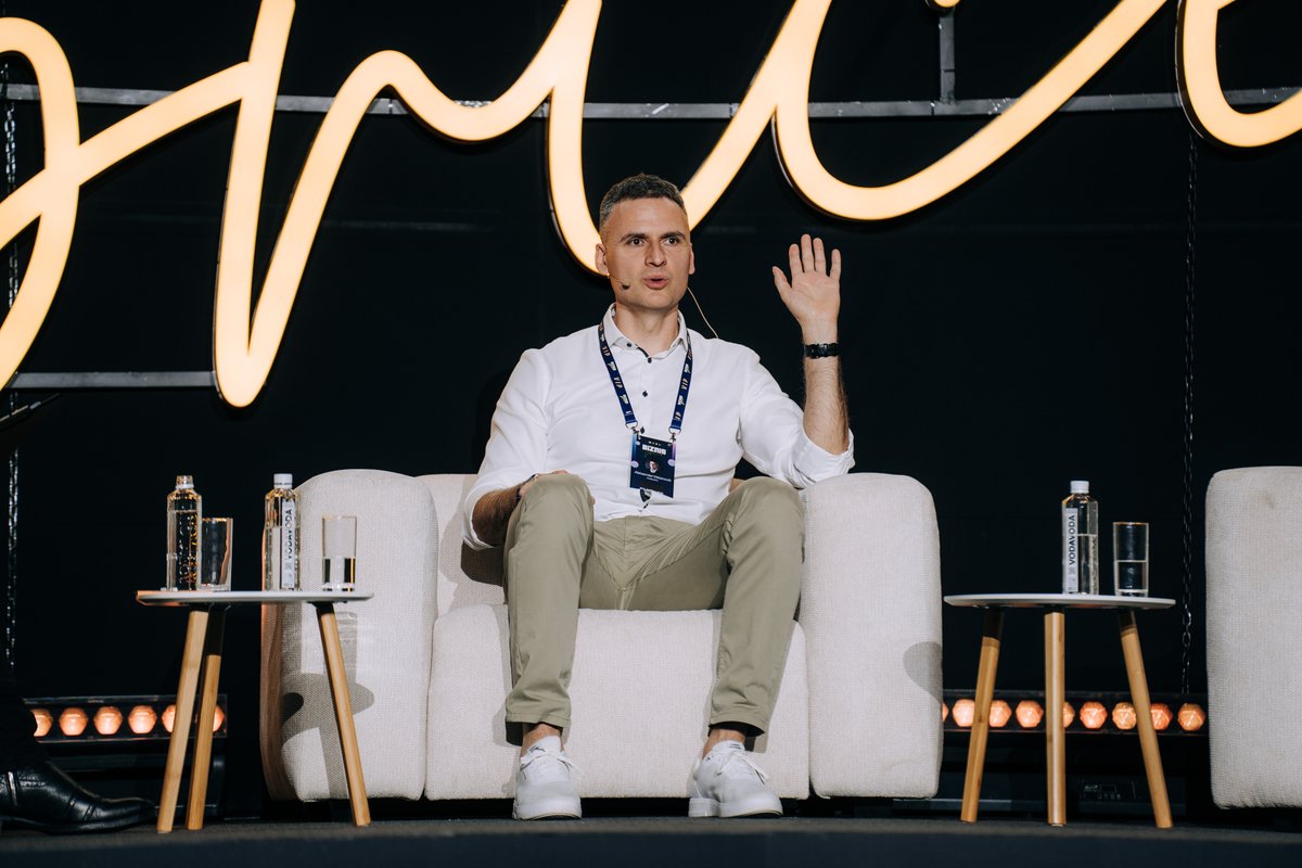 Da li ste imali kontakt sa kriptom? Na panelu na Biznis priče konferenciji većina u sali je podigla ruku.

Posle predavanja, na štandu, pričali smo sa njima ali i sa onima koji nemaju poverenje u kriptovalute.
Bez ubeđivanja uveli smo ih u svet gde poverenje nije potrebno -  sve