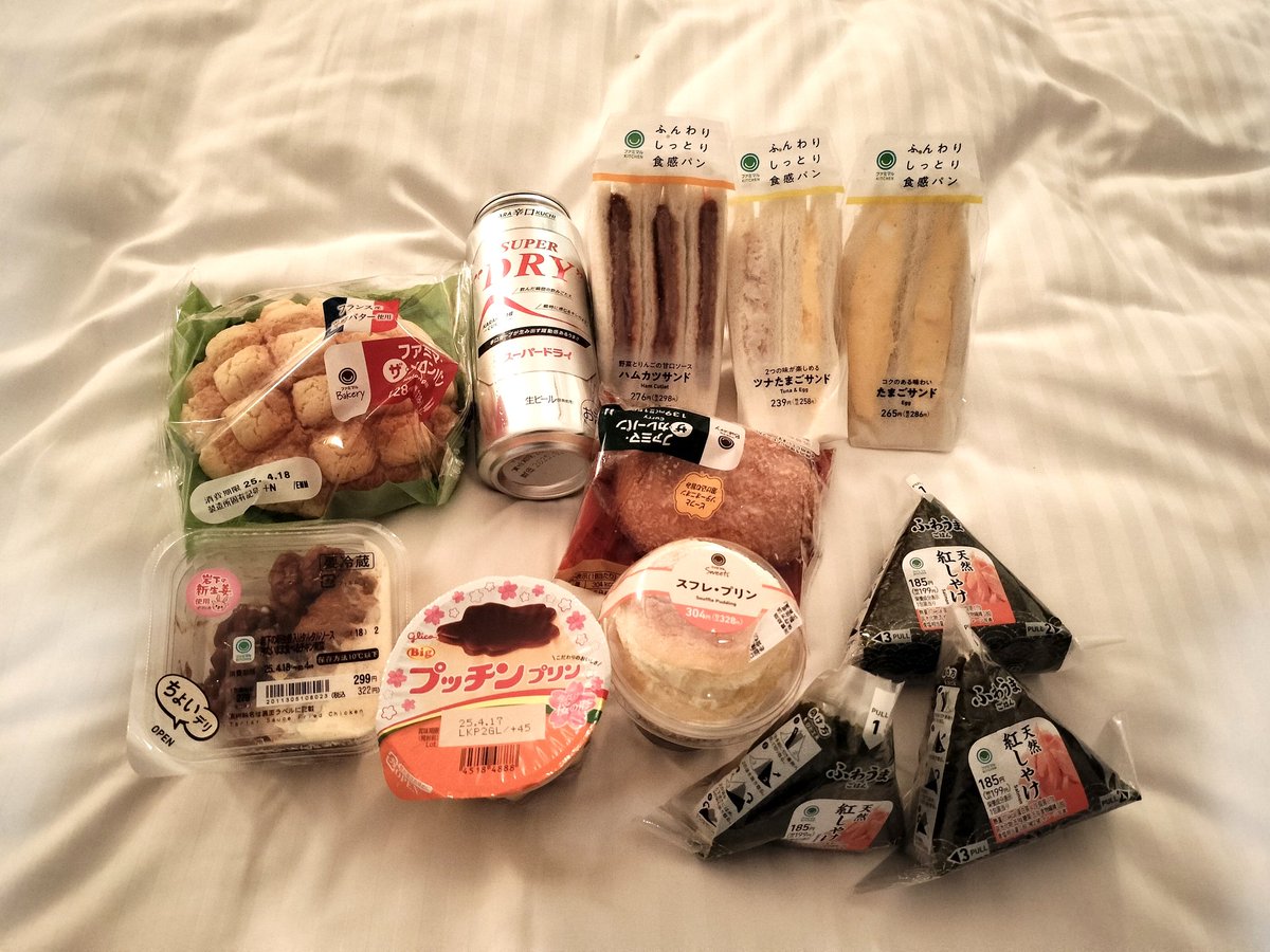 SACHI_375's tweet photo. 訪日外国人のように日本のコンビニを味わう😆 https://t.co/L2bd1gmrU0