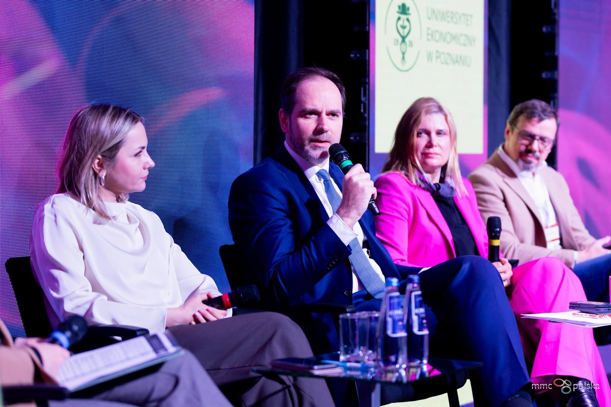 Debata inauguracyjna pt. „Kształtowanie przyszłości finansów. Jak budować wartość w erze cyfrowej rewolucji?” skupiła się na wyzwaniach i szansach stojących przed branżą finansową w czasach intensywnych zmian technologicznych.

#FinTech2025 #InsurTech2025