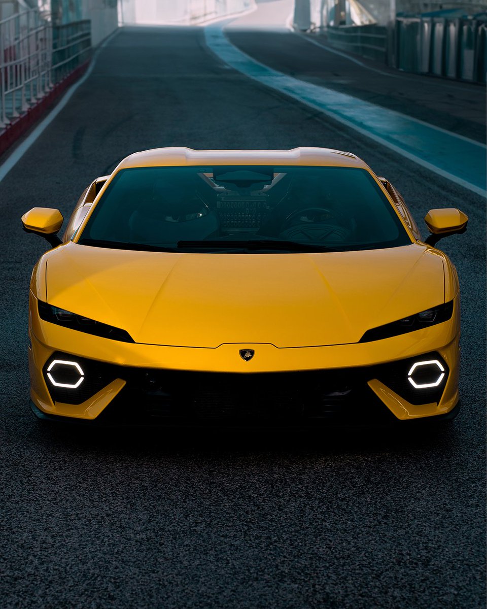 Lamborghini tweet media