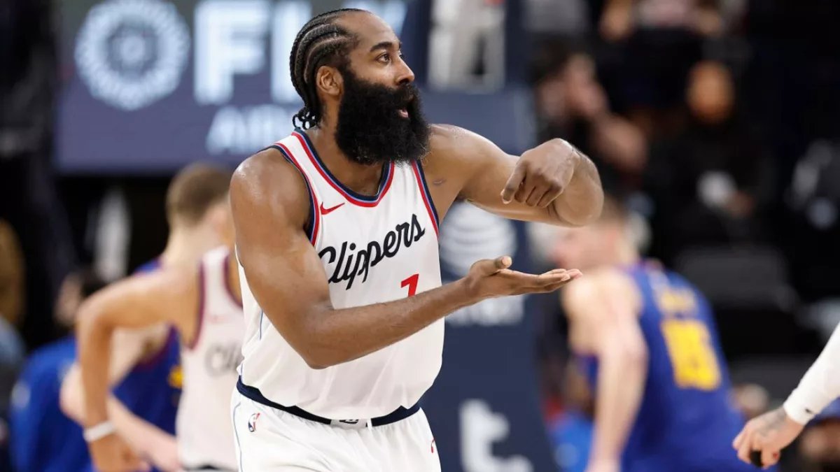 James Harden.
16 saisons NBA.

• 16 apparitions en playoffs (100% = 1e all-time à égalité)
• 16 saisons au dessus de la moyenne en efficacité au scoring individuel (100% = 1e All-time à égalité)
• Toujours +70% de matchs jouées.

Légende de longévité à haut et bon niveau.