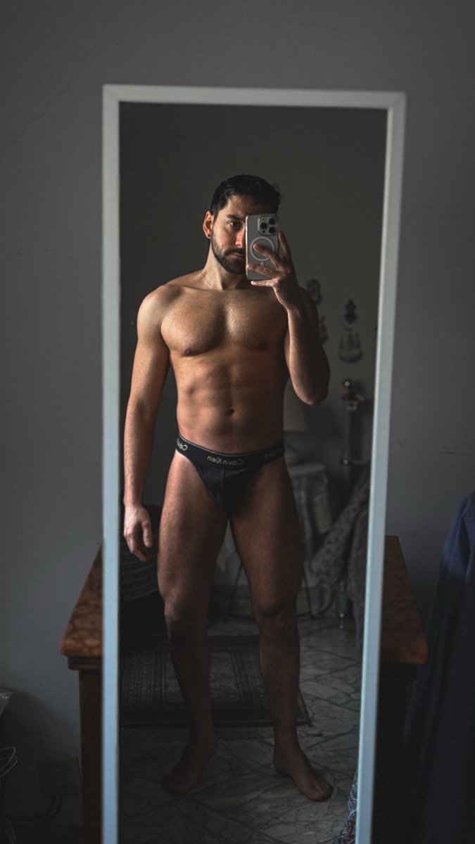 who’s gonna hold you like me?

ig: vaxtaso