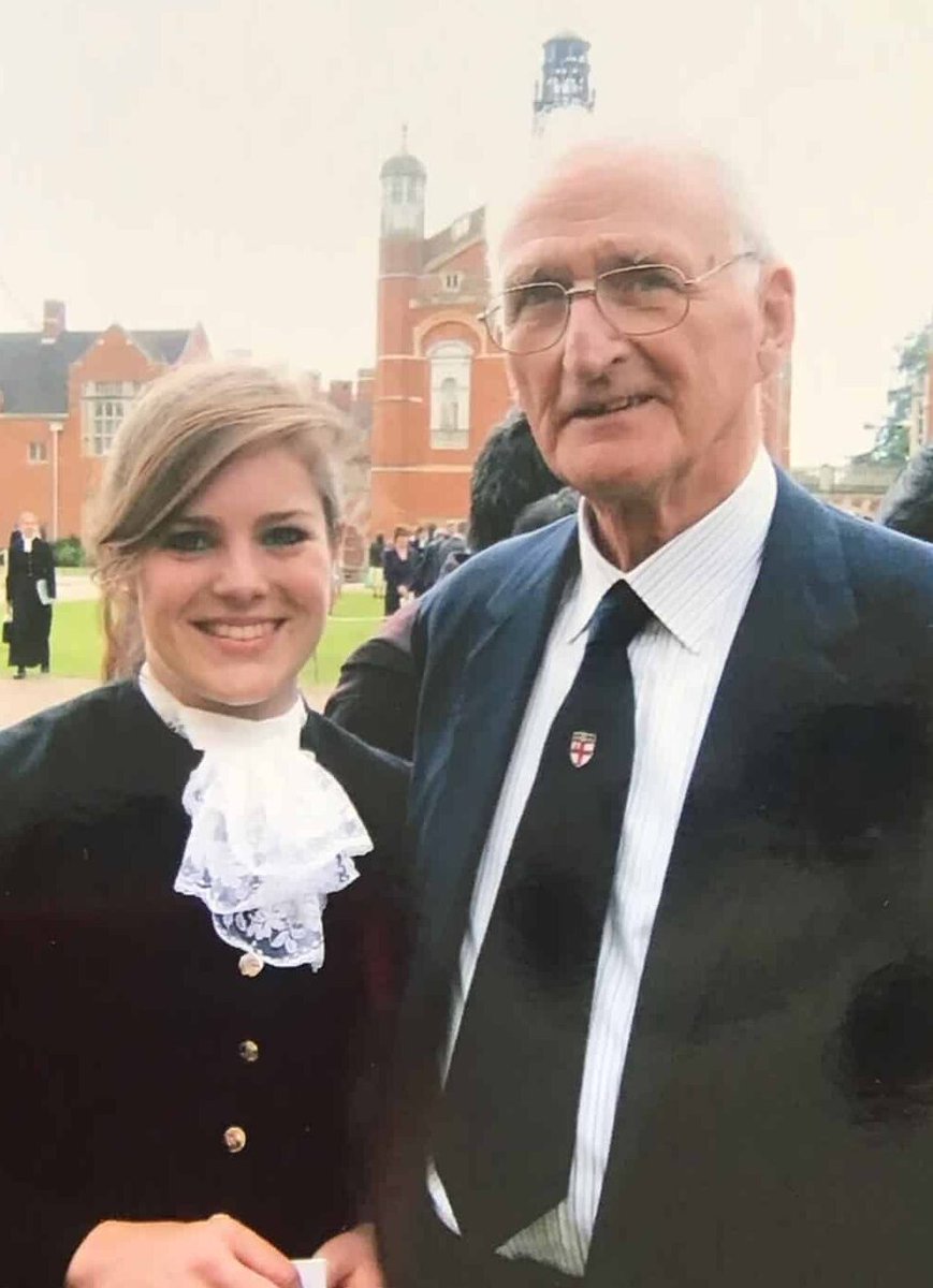 In honour of the 80th Anniversary of VE Day, Oliver Bevan (MaA 40-46) has kindly shared his memories of school life at CH during the Second World War. Read Oliver's story here: christs-hospital.org.uk/old-blues-upda…

Photo: at Oliver at CH with his granddaughter