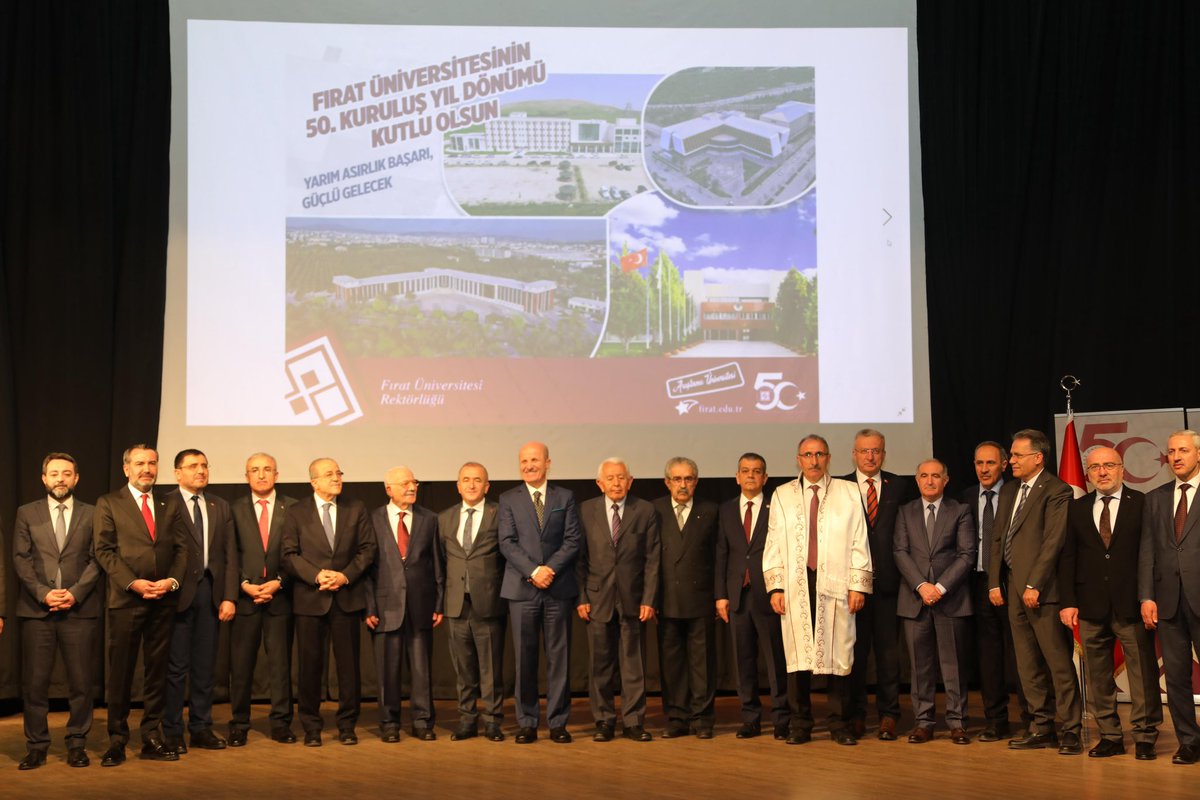 Yarım Asırlık Bir Başarı Hikâyesi

Fırat Üniversitemizin kuruluşunun 50. yılı dolayısıyla düzenlenen programa; Milli Savunma Bakan Yardımcımız Sayın Şuay Alpay, Yükseköğretim Kurulu Başkanımız Sayın Prof. Dr. Erol Özvar, Valimiz Sayın Numan Hatipoğlu, Milletvekilimiz Sayın Prof.