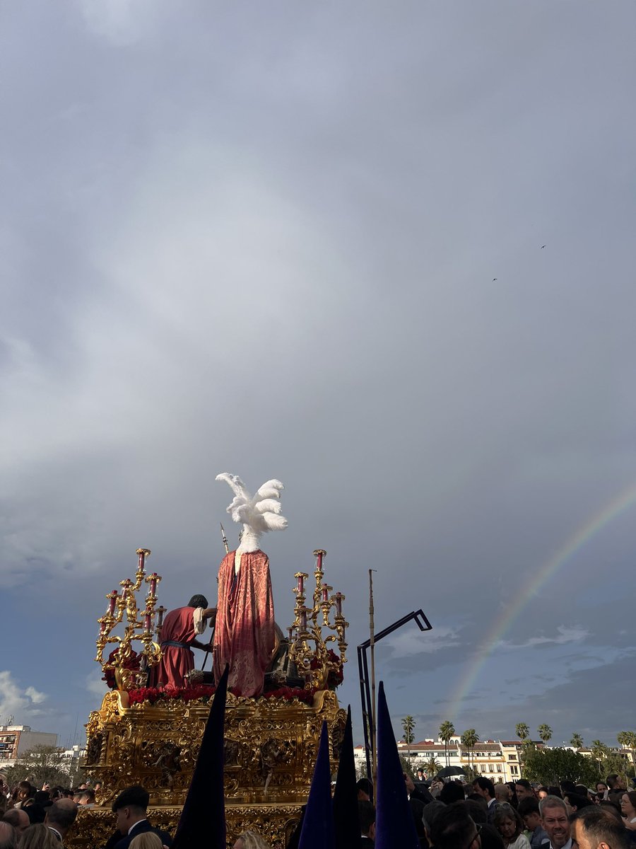 Lo de ayer no quiso perdérselo ni el de los siete colores. 

Qué gozada...