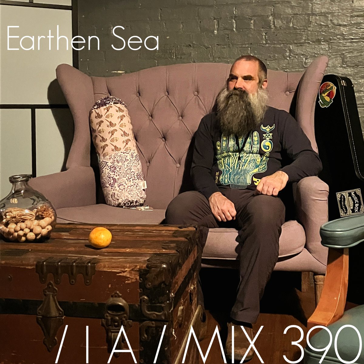 IA MIX 390 // We are thrilled to share a deep dive into jazzy neo-noir ambience from long-time <a href="/krankyltd/">krankyltd</a> affiliated producer Jacob Long, aka Earthen Sea, offering an exhilarating combination of gamelan recordings, jazz, and dub techno. inverted-audio.com/mix/earthen-se…
