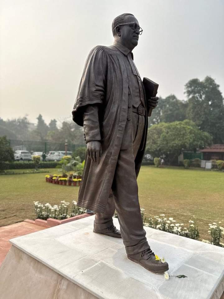 ParasTanvesh's tweet photo. आधुनिक भारत के निर्माता, भारतीय #संविधान के निर्माता, बोधिसत्व, भारत रत्न डॉ बाबासाहेब आंबेडकर जी के जयंती पर उन्हें कोटि कोटि प्रणाम। 💐🙏
#जयभीम
#EqualityDay
#HumanExistence
#Symbol_Of_Knowledge
#ThanksPhuleAmbedkar
#AmbedkarJayanti2025 https://t.co/ed1ik0hX3x