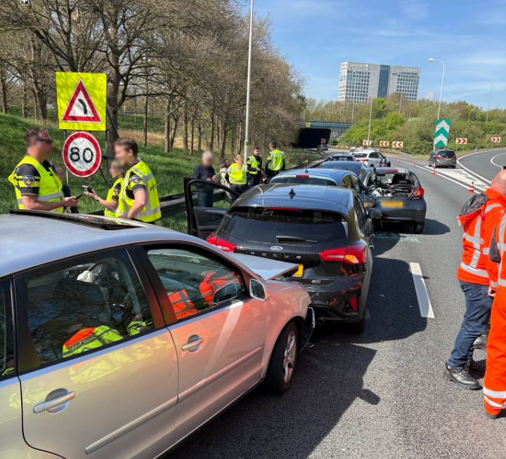 Verbindingsweg A28 naar A27 dicht na ongeval