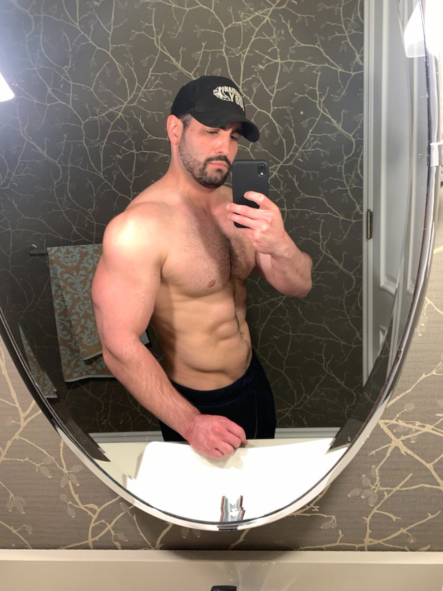 This body’s too big to be dealing with Monday stress… need a good distraction 😈