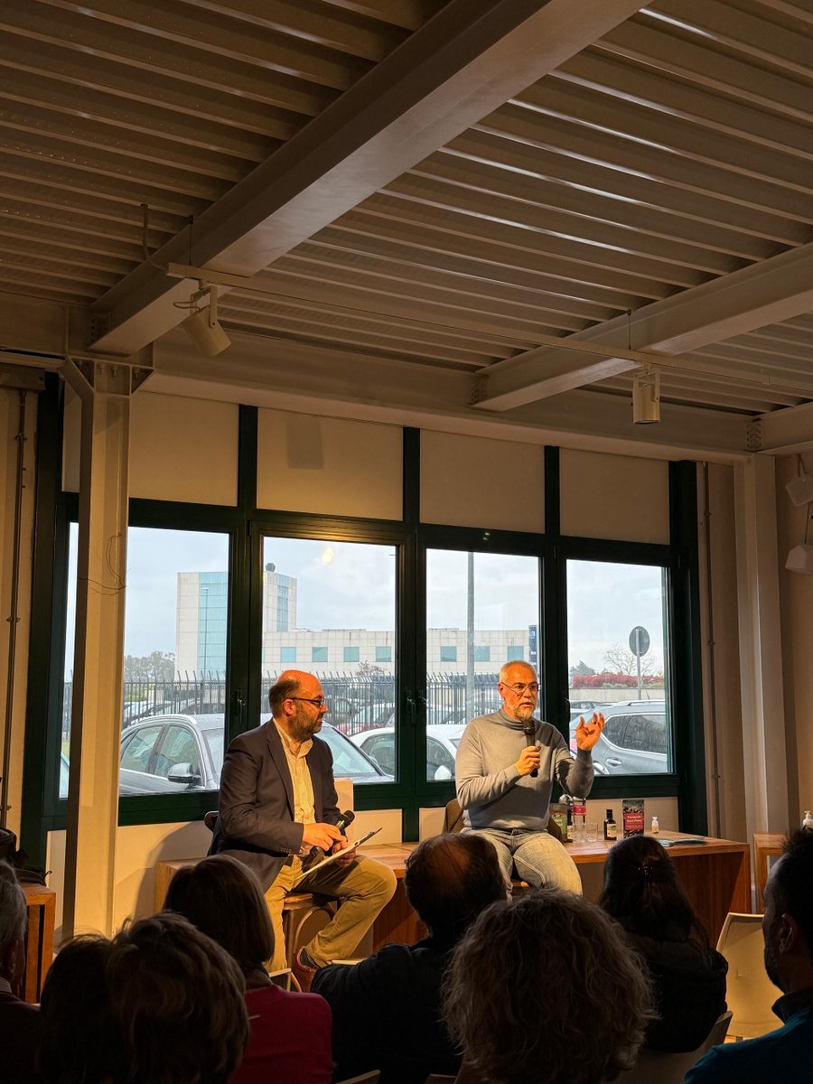 montacchiello's tweet photo. Intelligenza Artificiale e cultura umanistica: un confronto necessario.
L’ultimo evento targato Gruppo Forti ha visto protagonista lo scrittore Marco Malvaldi, in un’interessante riflessione sul rapporto tra letteratura e nuove tecnologie.
#lifeinmontacchiello https://t.co/12WhopDMdI