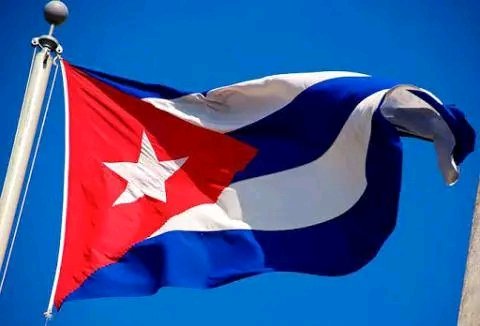Está Bandera 🇨🇺, este Cielo 🌫️ y esta Tierra 🕳️, la defenderemos al precio que sea necesario.
#UnidisXCuba 
#CienfuegosXMásVictorias 
#DePieYCombatiendo