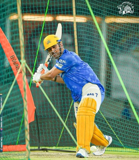 Captain MS Dhoni working hard in nets ahead of Lucknow match 💪