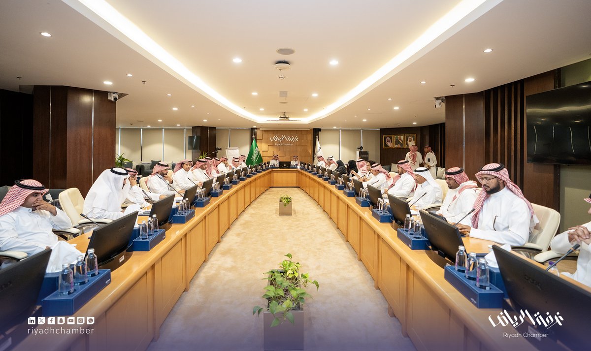 RiyadhChamber's tweet photo. #قبل_قليل
نظمت #غرفة_الرياض ممثلة باللجنة التجارية وبالتعاون مع المركز الوطني للمنشآت العائلية ورشة عمل "يوم المنشآت العائلية" قدمها نائب الرئيس التنفيذي للمركز د. سهيل التميمي وأدارها عضو مجلس الإدارة رئيس اللجنة التجارية أ. تركي العجلان، بحضور جمع من المهتمين بالقطاع. https://t.co/QAvkbGOQw6