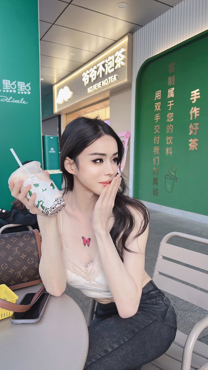 有人说我不是美女
虽然说我知道是事实
但你亲口说出来真的让我很难下台
有什么得罪可以直接说
没必要这样😭
#上海ts #海口ts https://t.co/eZf8oGIl2x