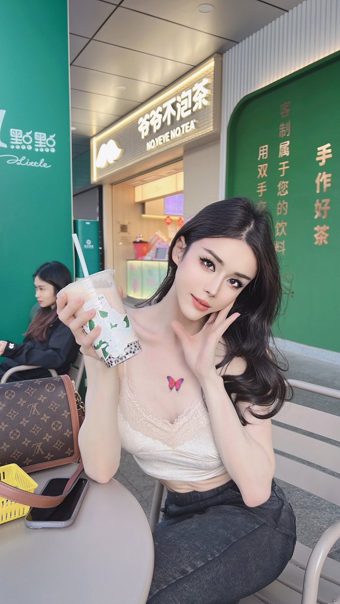有人说我不是美女
虽然说我知道是事实
但你亲口说出来真的让我很难下台
有什么得罪可以直接说
没必要这样😭
#上海ts #海口ts https://t.co/eZf8oGIl2x