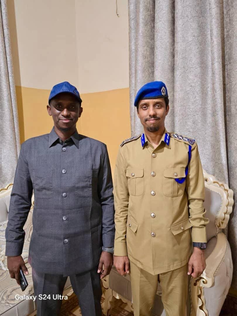 CamelHerders's tweet image. General #Asad pictured with the most beloved man in SSC General #CabdiMadoobe.