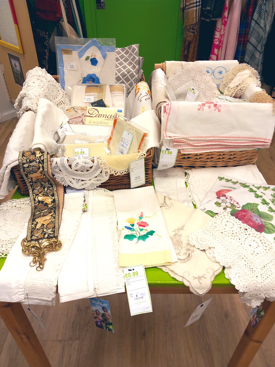 OxfamHexham's tweet image. Lovely linens on offer today
Hand embroidered beauties
Arranged by Judy
#Oxfam #Hexham #linens #crafts