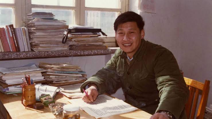 SonOfKadiri's tweet image. Unlike children of revolutionary royalty who went into business, Xi Jinping stayed in the Party system, rising through provincial ranks. He served in Hebei, Fujian, and later Zhejiang, where he gained a reputation for competence.