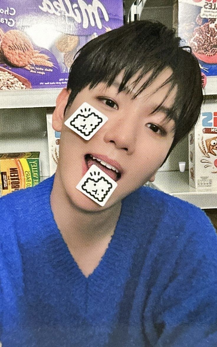 bhbrazil_'s tweet photo. Spoilers que #BAEKHYUN deu no Espaço que abriu durante a madrugada:

– A faixa-título do seu novo álbum já foi decidida há um tempo e pode ter uma vibe oposta a de Pineapple Slice;
– Ele teve cerca de 4 dias para aprender a nova coreografia;
– Seu novo álbum terá 7 músicas e tem algo a ver com sobremesas; 
– A agenda da nova turnê já foi decidida e ela começará no verão (possivelmente em junho);
– Ele filmou o MV em outro país e já está de volta;
– Haverá outra live de jogo em breve;
– Ele cortou o cabelo;
– As filmagens do The Great Escape acabaram.