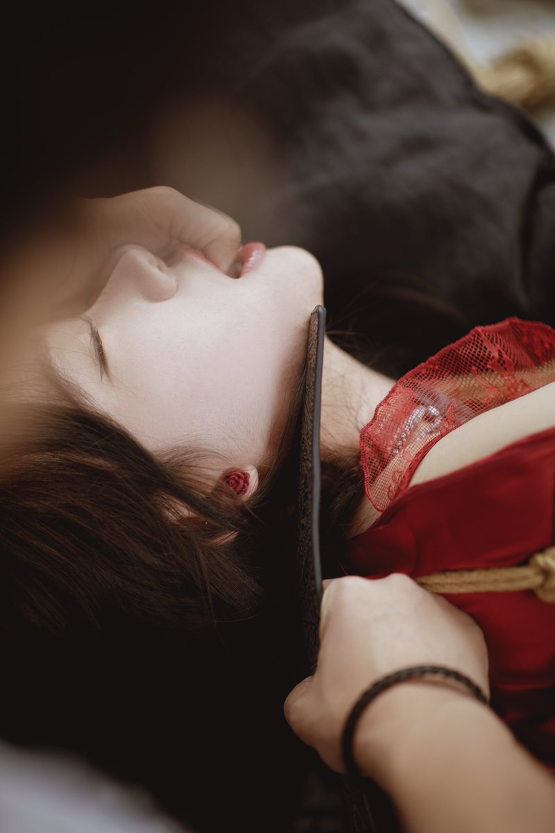 犹怜
———
Rope：<a href="/ShibariLeo/">Leo-SHIBARI</a> 
Photographer：<a href="/Anosayhii/">Ano</a> 
———
『赤章』皮拍来自
#契野QiYe <a href="/QiYeDZ888/">契野QiYe</a> 
———
<a href="/Fengsiyuan/">Mr.死因</a> <a href="/tbzt2024/">推波助臀（接投稿）</a> 
<a href="/007share/">007𝕏🟡（转推版）</a> <a href="/wqganenshi_/">有稿投😁</a>