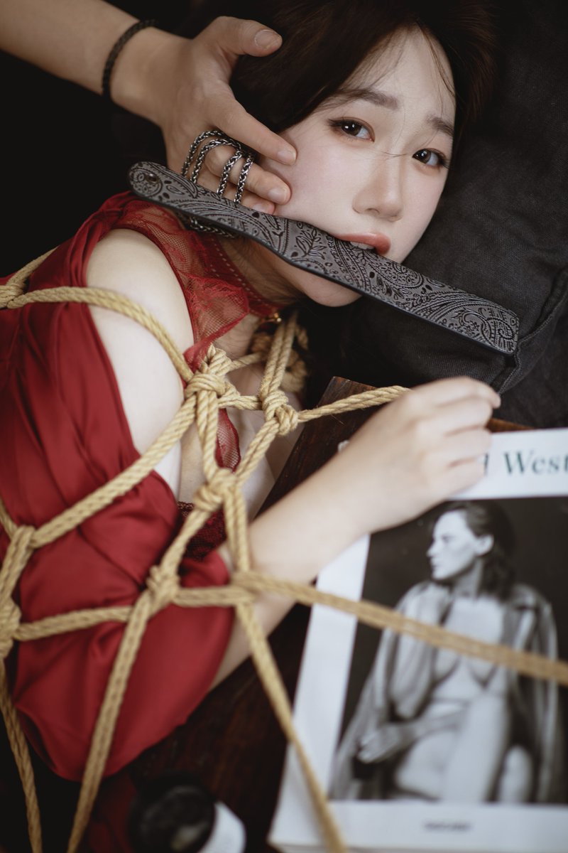 犹怜
———
Rope：@ShibariLeo 
Photographer：@Anosayhii 
———
『赤章』皮拍来自
#契野QiYe @QiYeDZ888 
———
@Fengsiyuan @tbzt2024 
@007share @wqganenshi_ https://t.co/Zjce1mr9gC