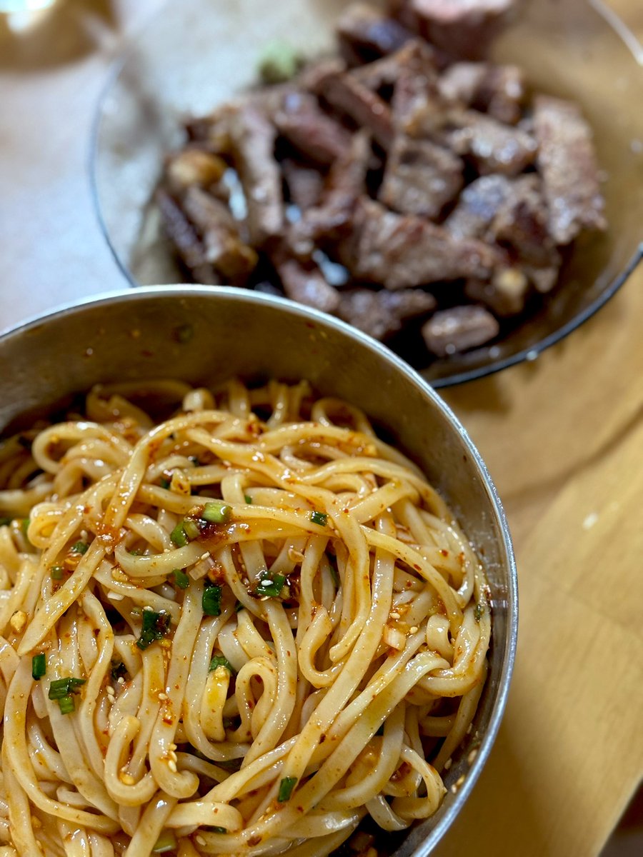 해쭈 칠리오일누들!! 진짜 맛있는데 위장튼튼이한테만 추천합니다… 매워서 속쓰려유,,