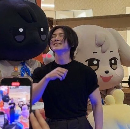 yeoscontents's tweet photo. HE GOT SO SHY 😭😭 https://t.co/dpAK3KO9iG