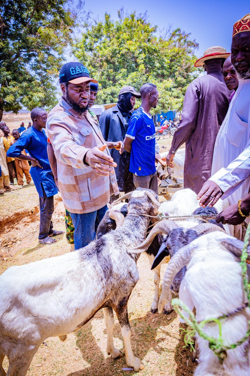 YusufAdamuGagdi's tweet photo. On my way to my farm yesterday , I made a quick stop at the market to connect with the amazing people who keep our communities thriving. Took time to chat, show support, and pick up a few things — always proud to stand with our hardworking traders and farmers.

In God we trust. https://t.co/3sqzqc6452