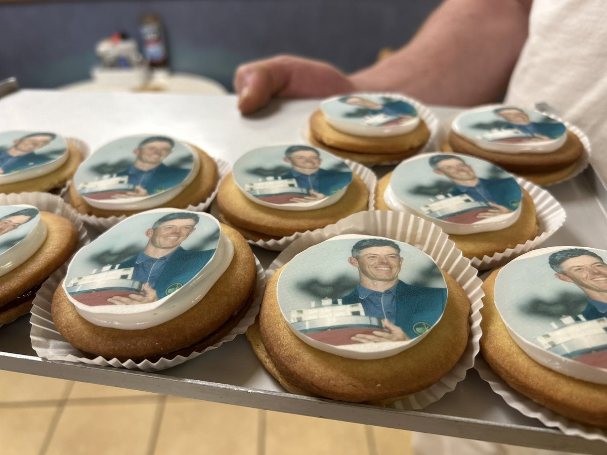 🏌️‍♂️Celebrations are in full SWING in Rory Mcllroy’s home town.

🎉Skinners Bakery in Holywood, Co. Down, have already sold out three batches of their infamous Mcllroy biscuits.

🥳It’s set to be a busy day for the business!