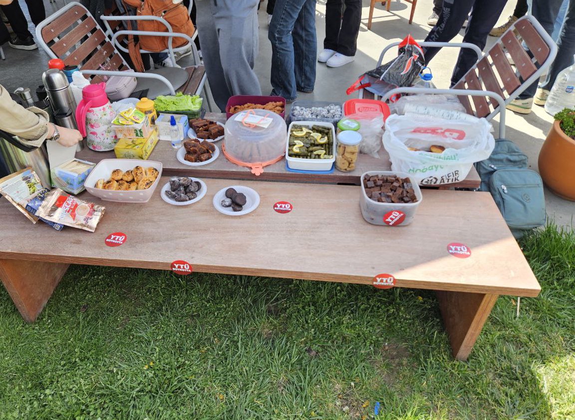 YTÜ öğrencileri Davutpaşa Kampüsünde bulunan EspressoLab şubesini işgal ederek Boykot Kafe açtılar.