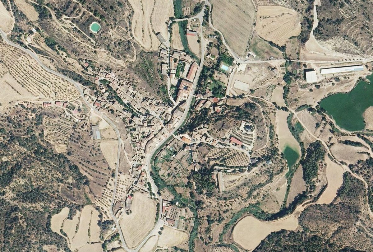 Entre los pueblos de más 100 habitantes de la provincia de Huesca, el mayor crecimiento entre 2023 y 2024 corresponde a Latas (Sabiñánigo), un +27,7% (de 137 a 175 habitantes). El mayor retroceso es el de Peralta de la Sal (Peralta de Calasanz),un -29,5% (de 200 a 141 habitantes)