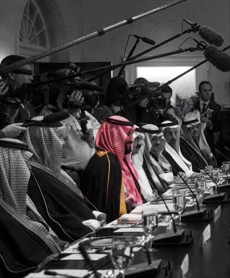 KING_MBS_'s tweet photo. هذا زعيم الشرق الأوسط باختصار https://t.co/vUHIub612l